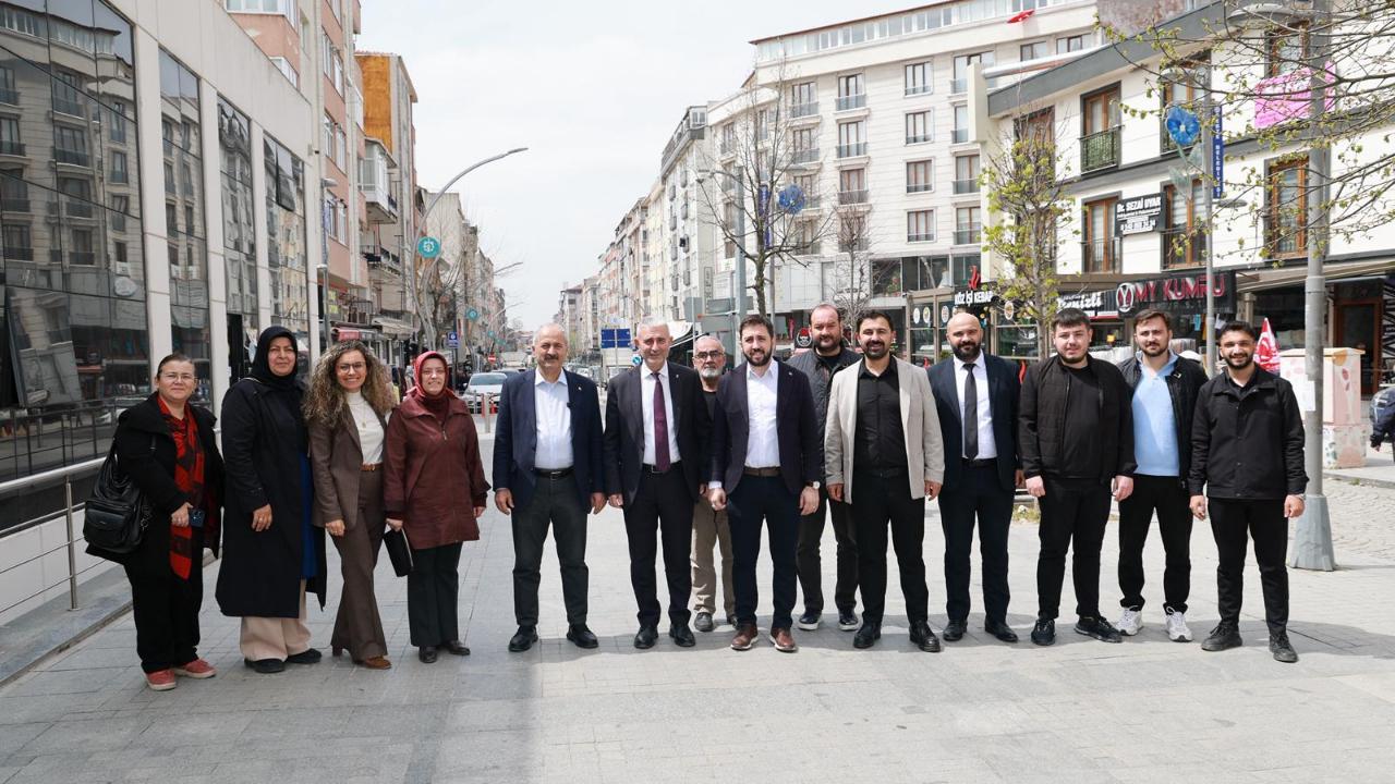 Beş Başkan Şehit Numan Dede Caddesi Esnafıyla Buluştu