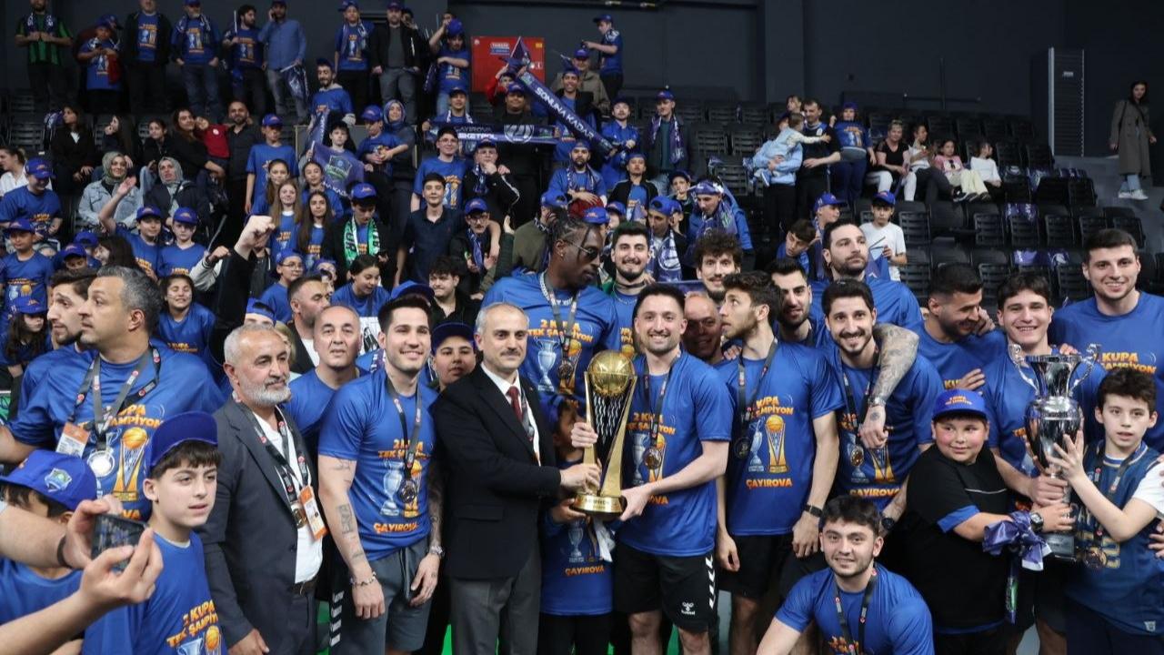 Çayırova Belediyesi, şampiyonluk kupasına kavuştu