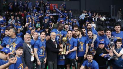 Çayırova Belediyesi, şampiyonluk kupasına kavuştu