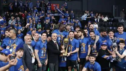 Çayırova Belediyesi, şampiyonluk kupasına kavuştu