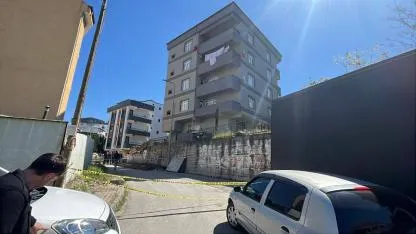 Çayırova'da temel kazısı sırasında toprak kaydı; 5 katlı apartman tahliye edildi