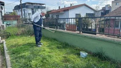 Çayırova’daki parkların duvarlarında bakım çalışması