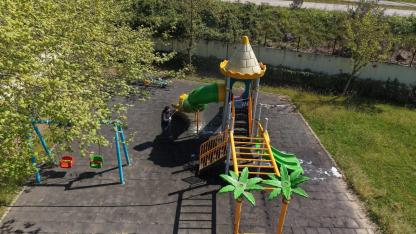Çayırova’daki parkların oyun grupları yıkanıyor