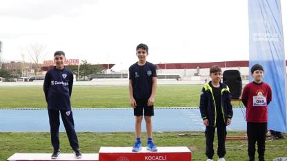 Çayırova’ya atletizmde 2 madalya geldi