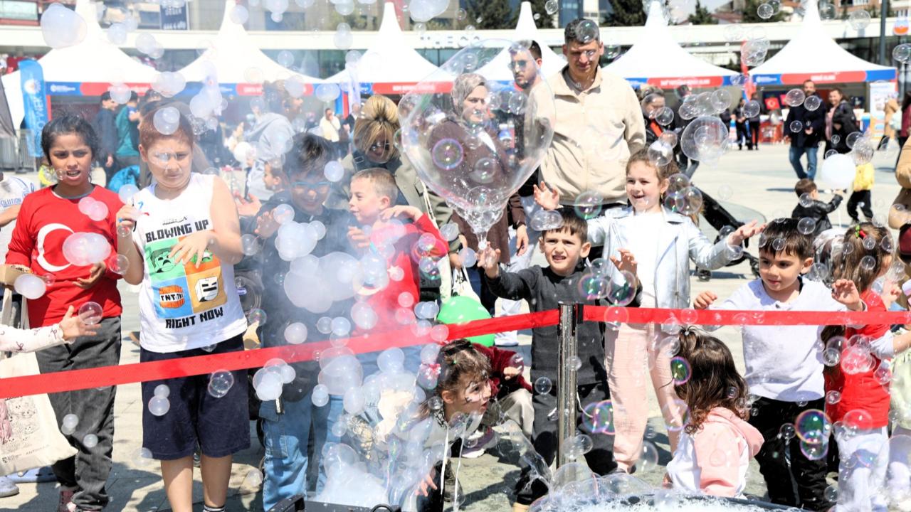 Çocuklar gülsün, bu neşe sürsün