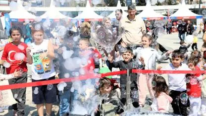 Çocuklar gülsün, bu neşe sürsün