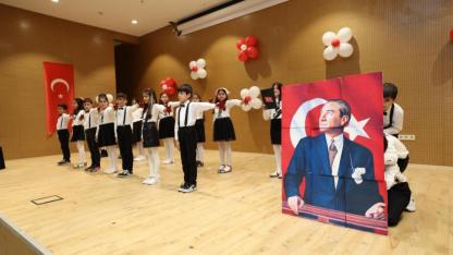 DİLOVASI’NDA 23 NİSAN COŞKUSU: TÖRENLER YOĞUN KATILIMLA GERÇEKLEŞTİ