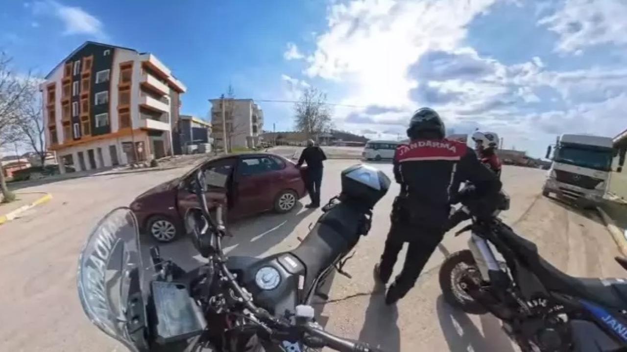 Fenalaşan sürücüyü, jandarma hastaneye yetiştirdi