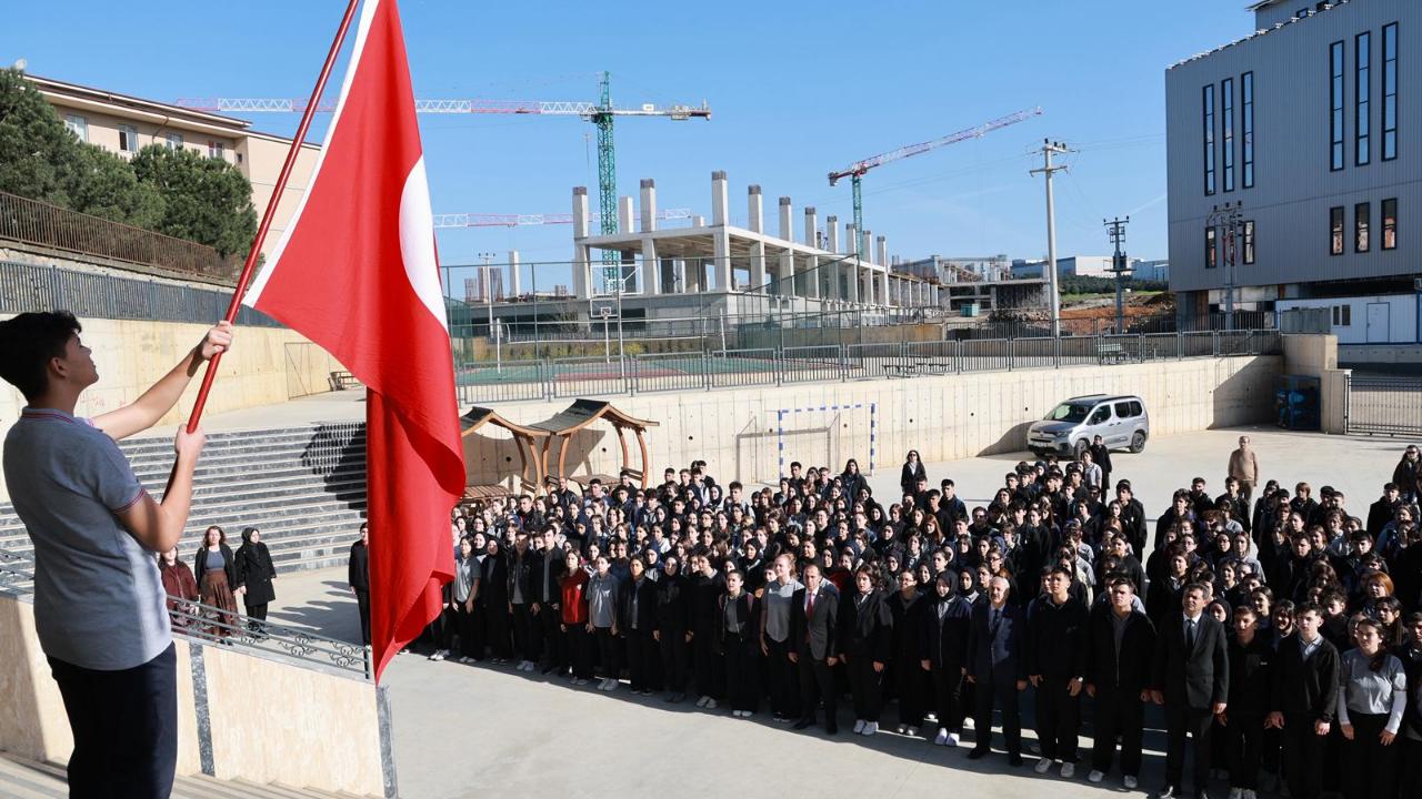 İbn-i Sina MTAL’de Bayrak Töreni