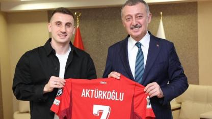 Kerem Aktürkoğlu’ndan Başkan Büyükakın’a Milli forma