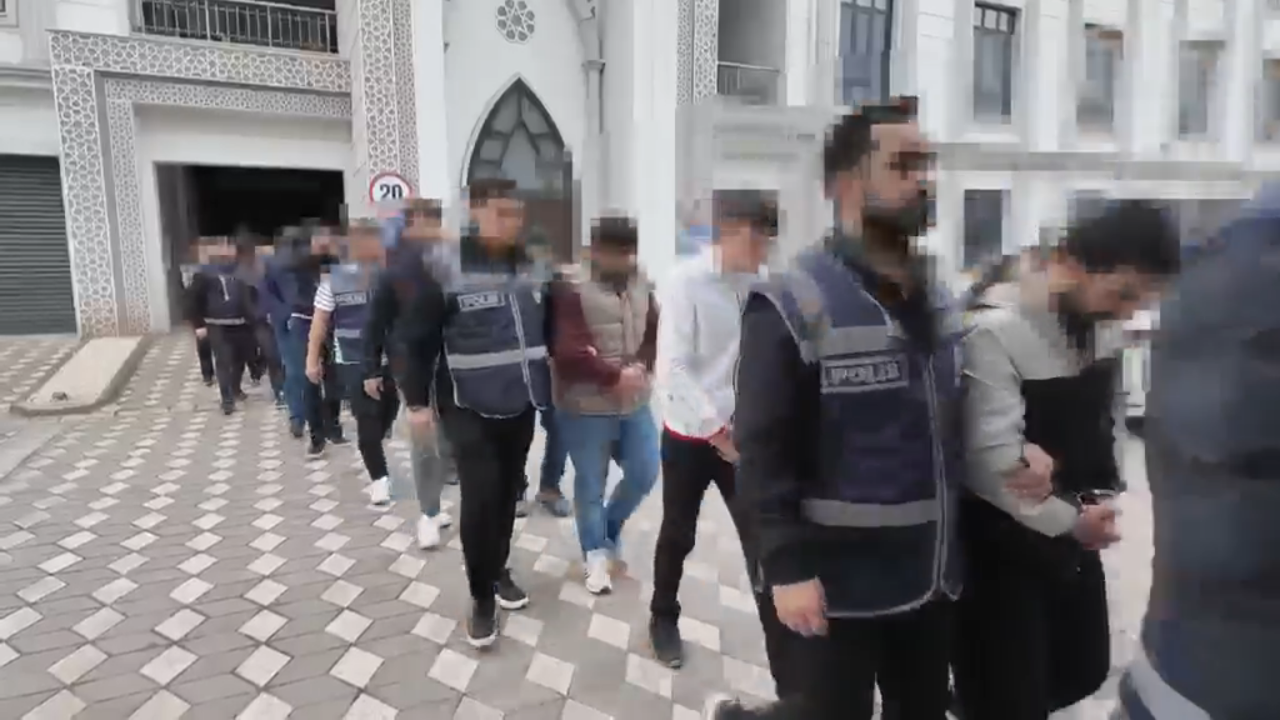 Kripto yatırım vadiyle milyonlarca TL vurgun yaptıkları tespit edilen 24 şüpheli gözaltına alındı