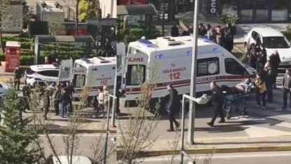 Lise öğrencileri arasında bıçaklı kavga; 1 yaralı