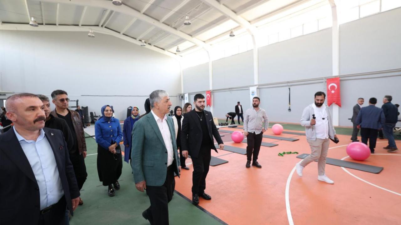 TAVŞANCIL KAPALI SPOR SALONU YENİ YÜZÜYLE AÇILDI