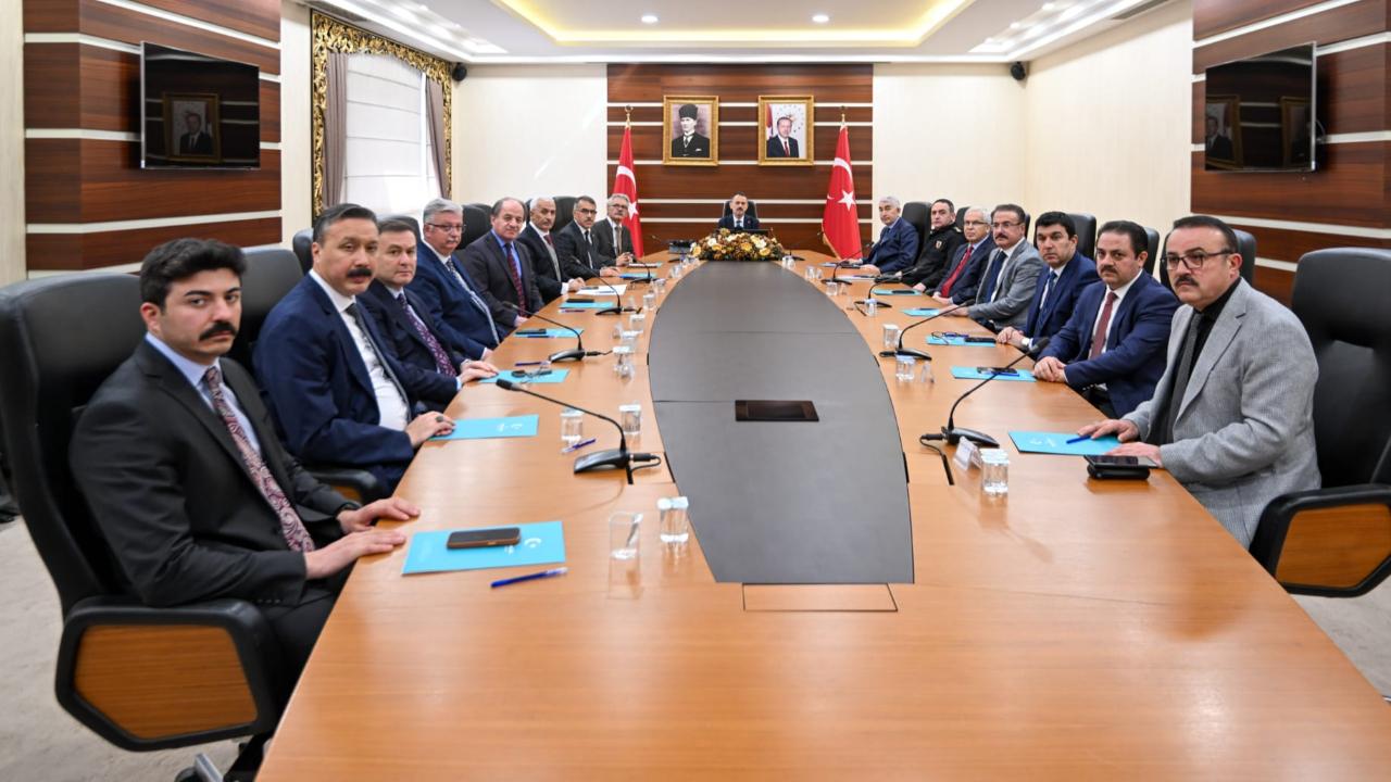 Vali İlhami Aktaş Başkanlığında Okul Güvenliği Toplantısı Yapıldı