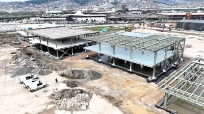 Yapılar yükseliyor, merkez şeklini alıyor