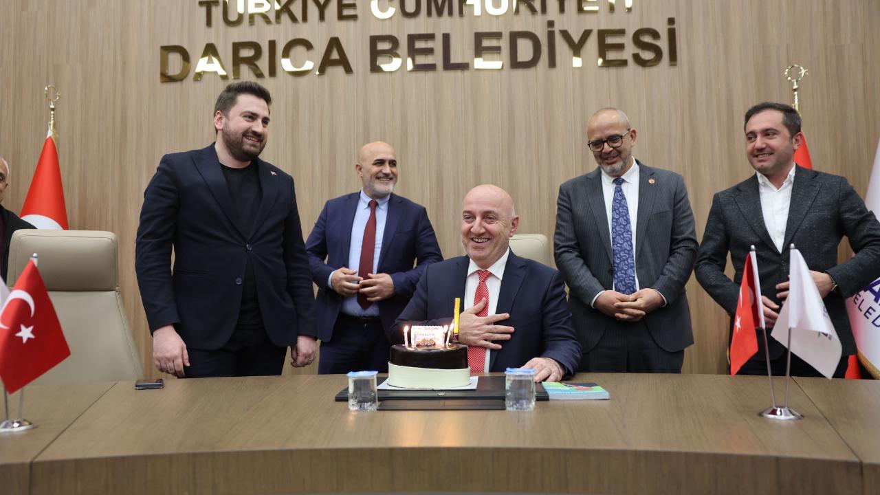 Ak Partili gençlerden Başkan Bıyık'ı duygulandıran sürpriz!