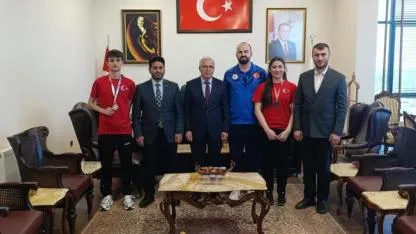 Darıcalı başarılı sporcularından Kaymakam Dönmez’e ziyaret
