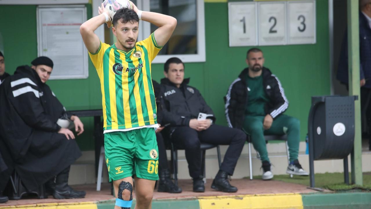 Dile kolay tam 100 maç... Emre Alan'ın gurur günü!