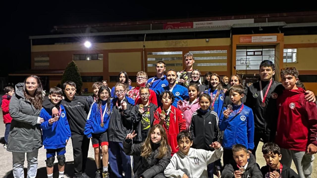 Kağıtspor her branşta gücünü ortaya koyuyor